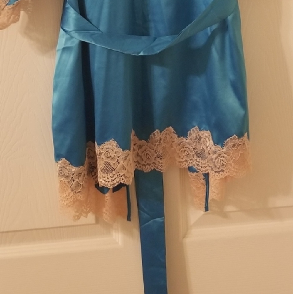 Open front robe - Picture 3 of 3